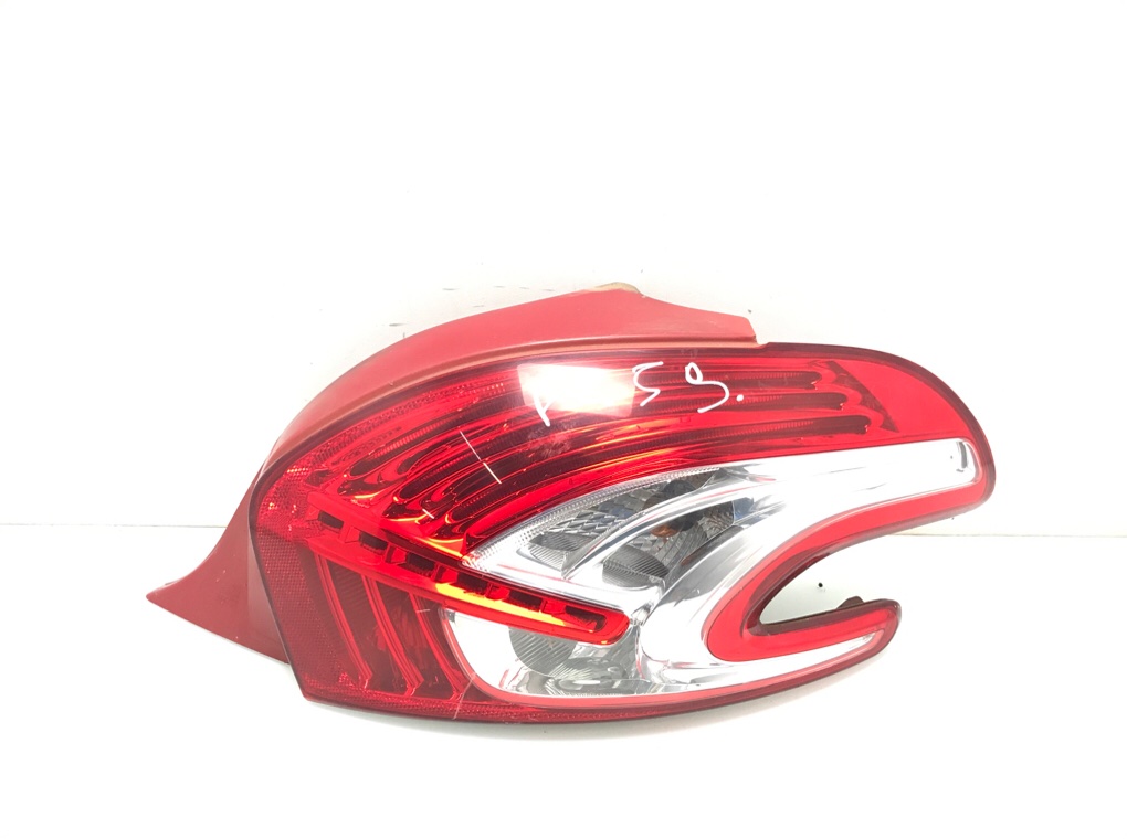 Фонарь задний правый бу для Peugeot 208 1.4 HDi, 2012 г.