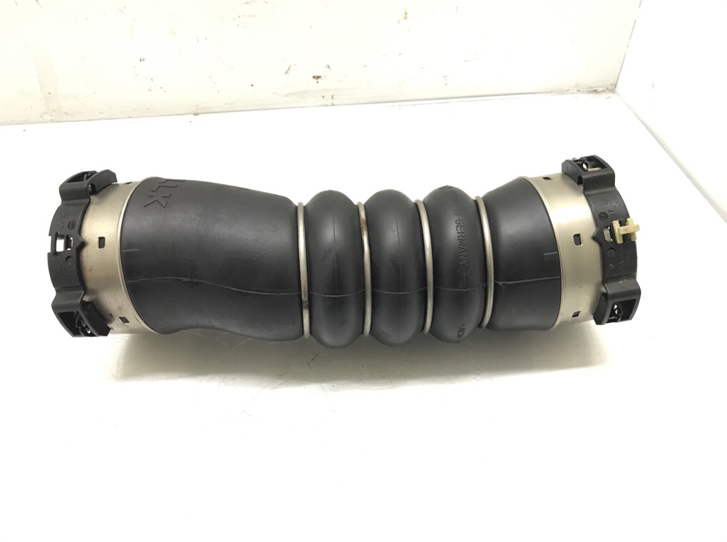 Патрубок интеркулера бу для BMW 7 F01/F02 3.0 TD,  2011 г.