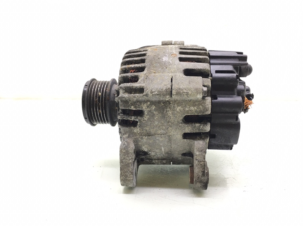 Генератор бу для Volkswagen Caddy  1.9 TDi,  2008 г.