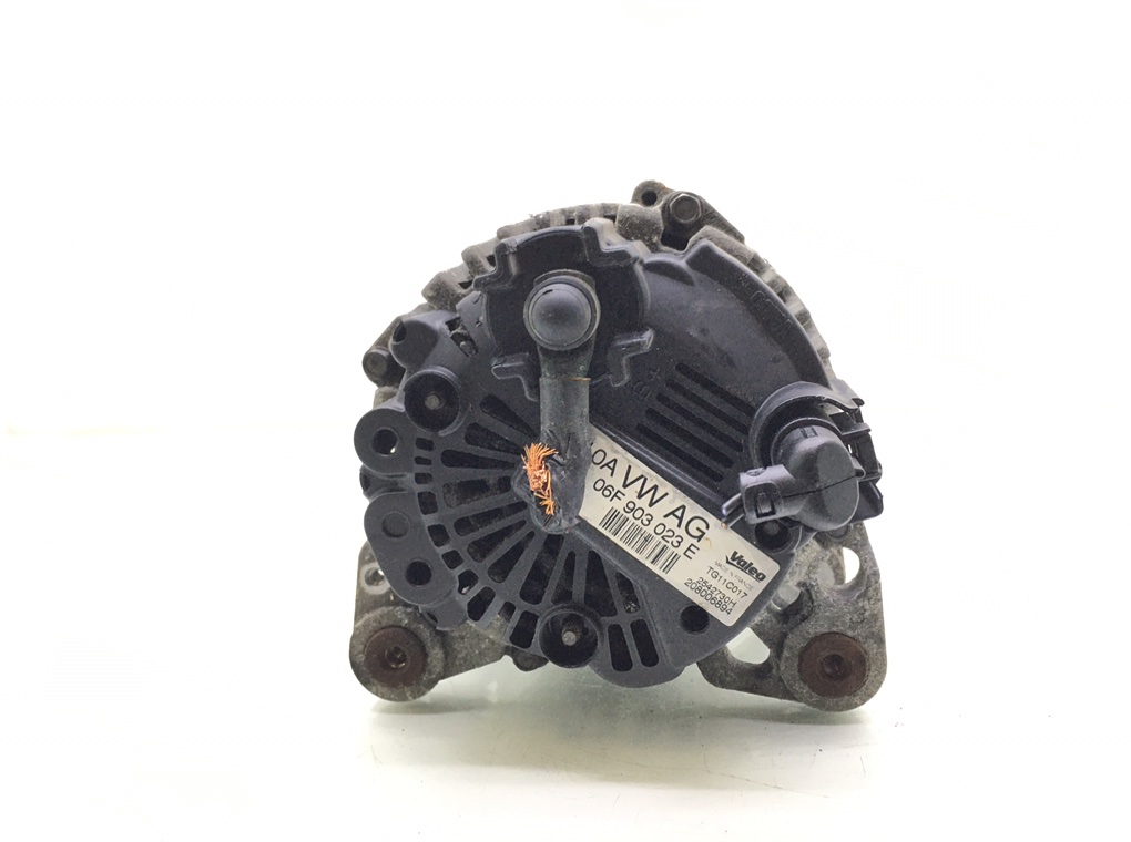 Генератор бу для Volkswagen Caddy  1.9 TDi,  2008 г.