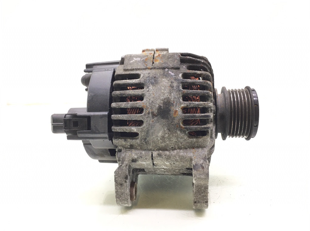 Генератор бу для Volkswagen Caddy  1.9 TDi,  2008 г.