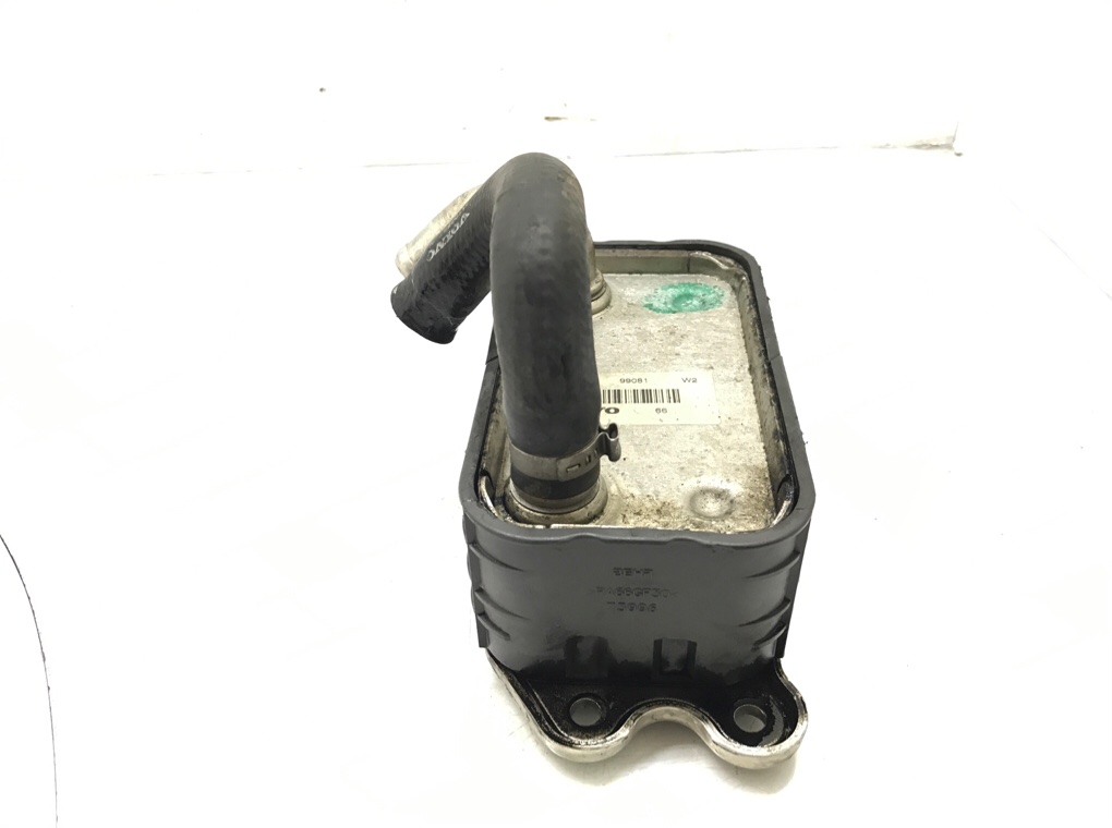 Радиатор масляный бу для Volvo V70  2.4 TD,  2003 г.