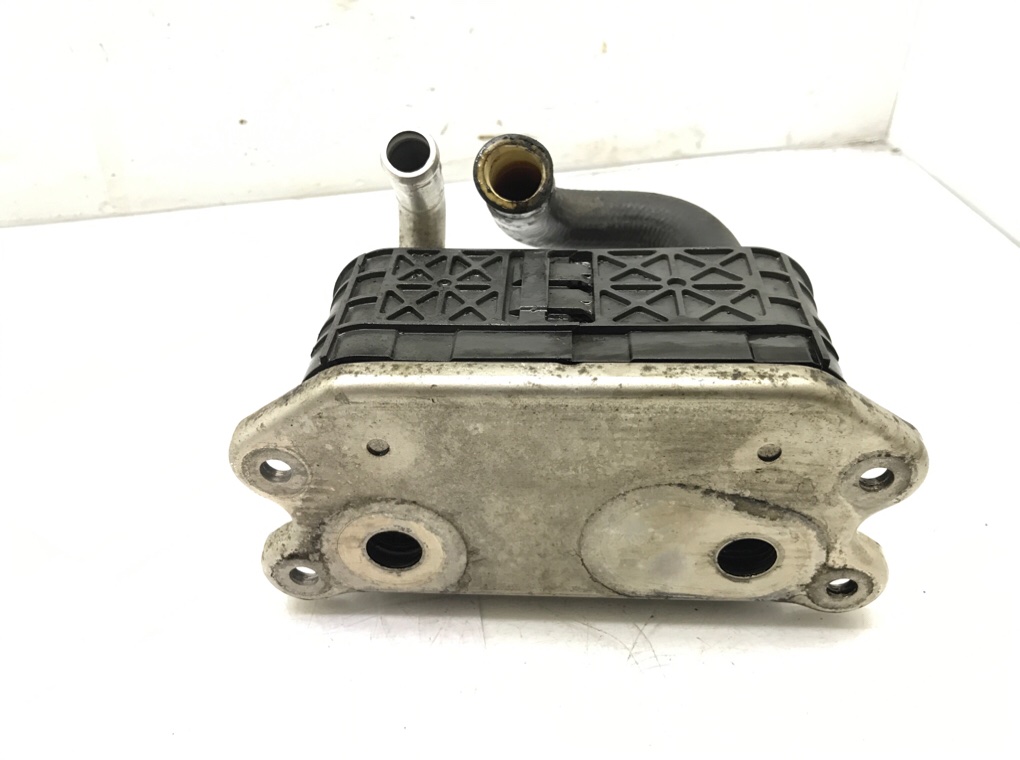 Радиатор масляный бу для Volvo V70  2.4 TD,  2003 г.