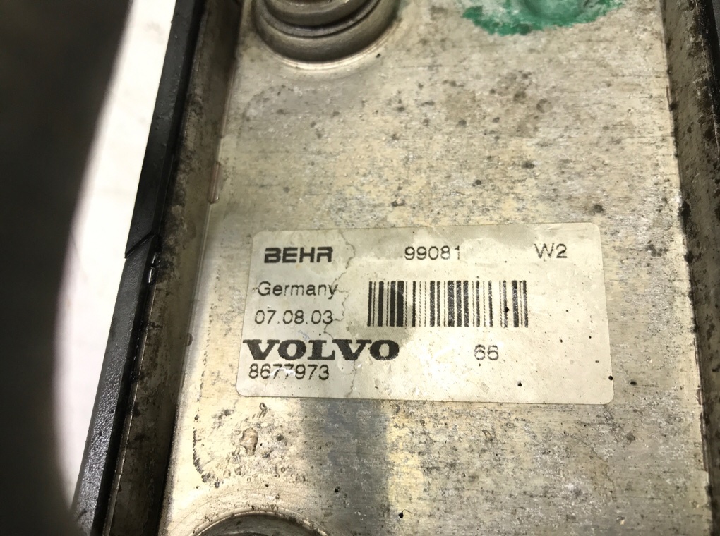 Радиатор масляный бу для Volvo V70  2.4 TD,  2003 г.