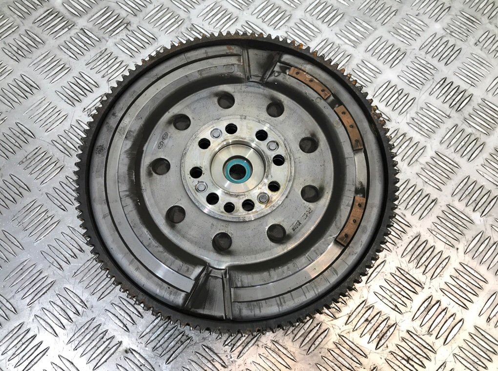 Маховик бу для Kia Optima 1.7 CRDi, 2013 г. Маховик бу для Kia Optima 1.7 CRDi, 2013 г.