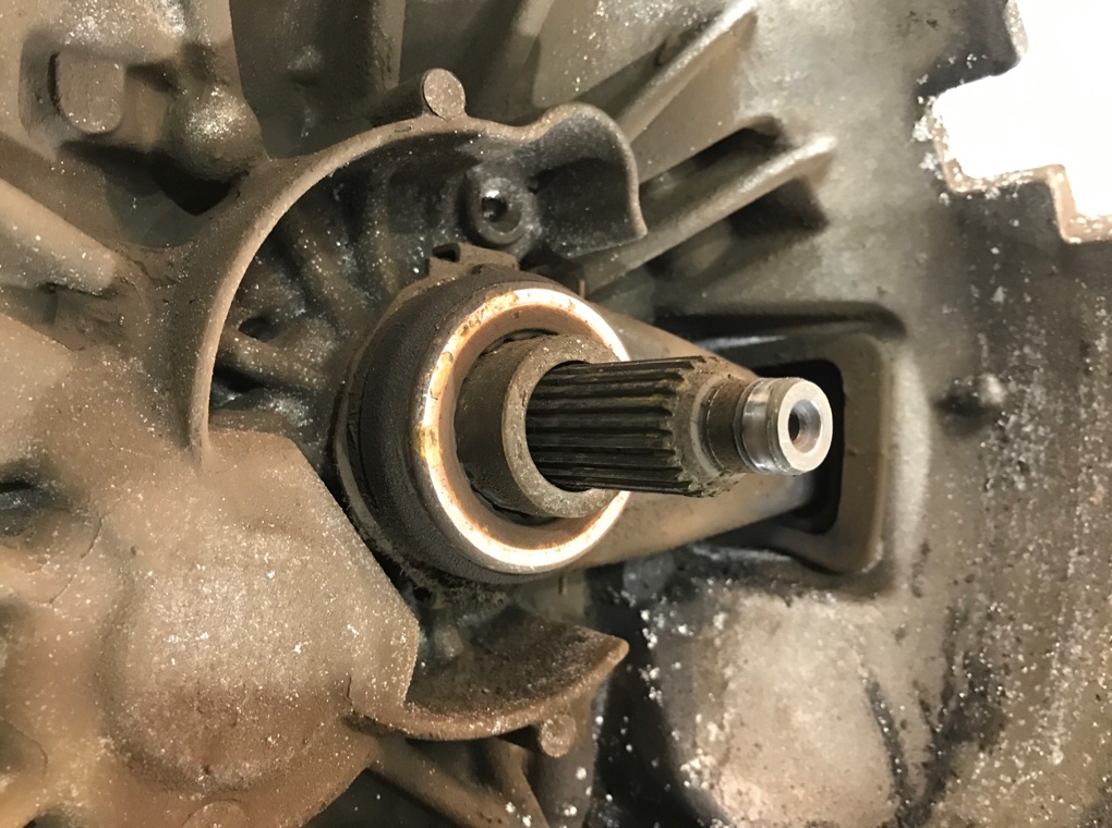 КПП механическая (МКПП) бу для Mazda 6  1 2.0 i,  2005 г.