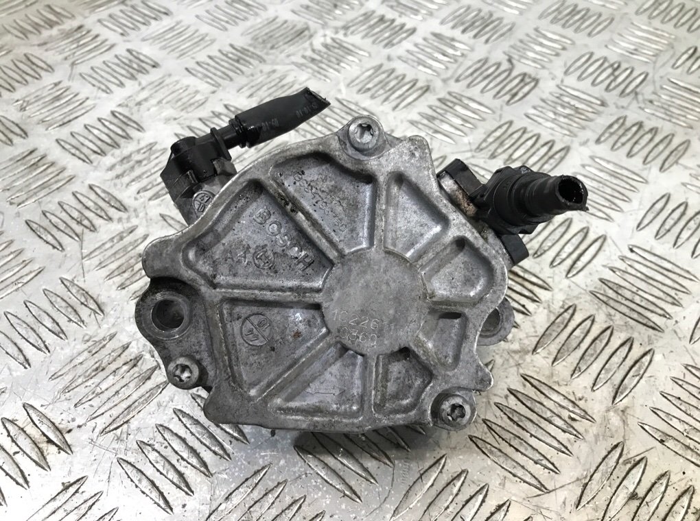 Насос вакуумный бу для Ford C-Max 2 1.6 TDCi, 2011 г. Насос вакуумный бу для Ford C-Max 2 1.6 TDCi, 2011 г.