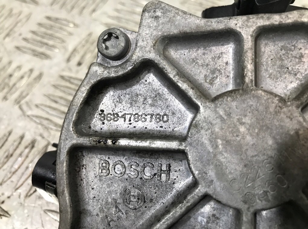 Насос вакуумный бу для Ford C-Max 2 1.6 TDCi, 2011 г. Насос вакуумный бу для Ford C-Max 2 1.6 TDCi, 2011 г.