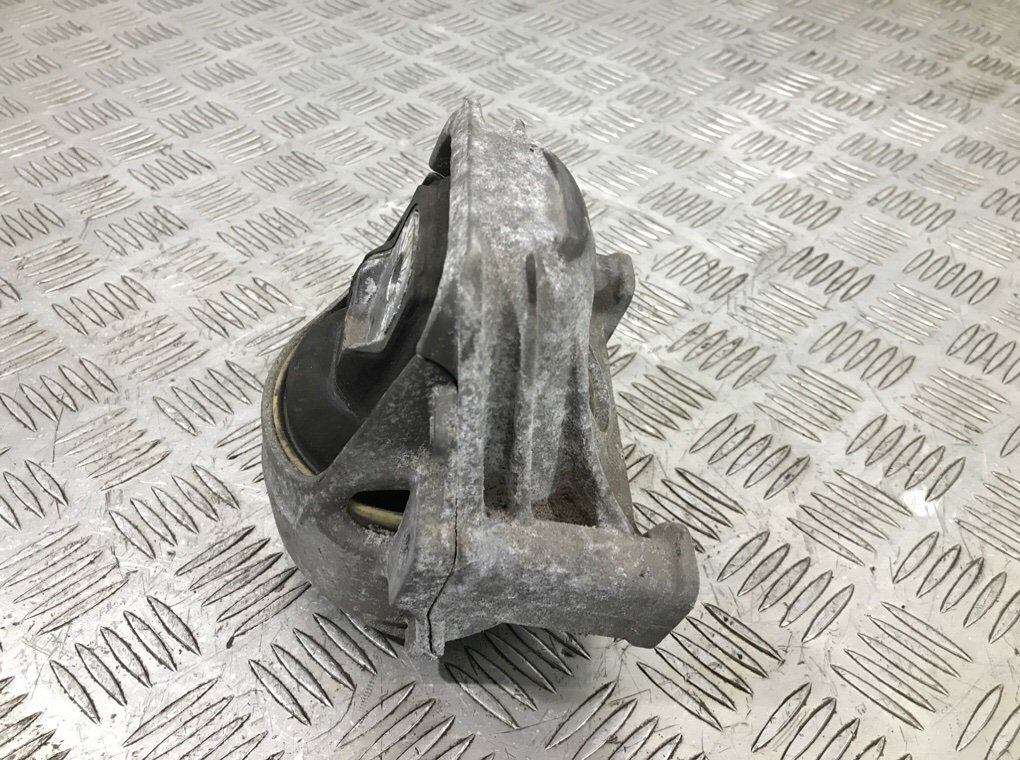 Подушка крепления двигателя бу для Audi A5  2.0 TFSi,  2008 г.