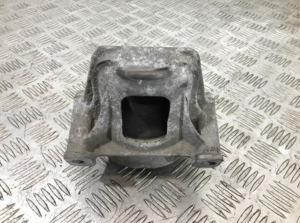 Подушка крепления двигателя бу для Audi A5  2.0 TFSi,  2008 г.