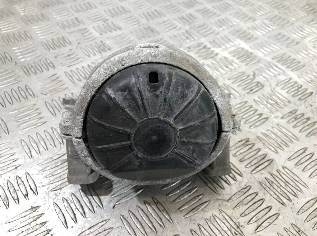 Подушка крепления двигателя бу для Audi A5  2.0 TFSi,  2008 г.