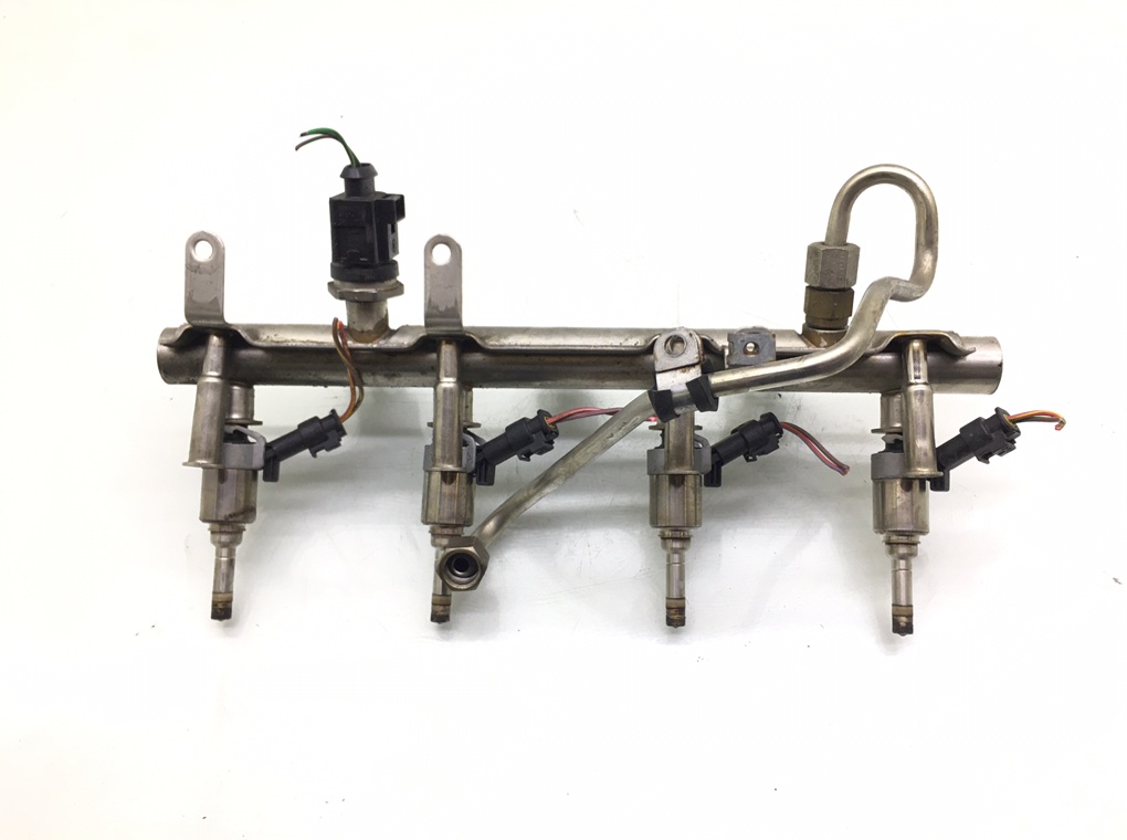 Топливная рампа бу для Audi A5 2.0 TFSi, 2008 г. Топливная рампа бу для Audi A5 2.0 TFSi, 2008 г.
