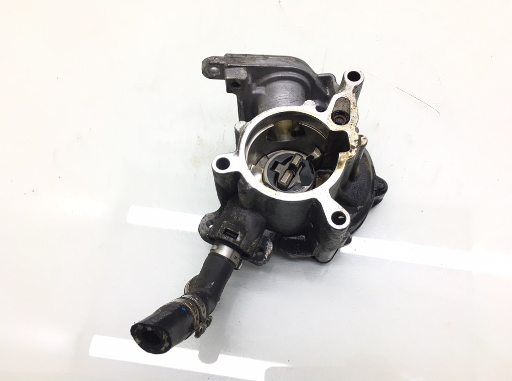 Насос вакуумный бу для Audi A5  2.0 TFSi,  2008 г.