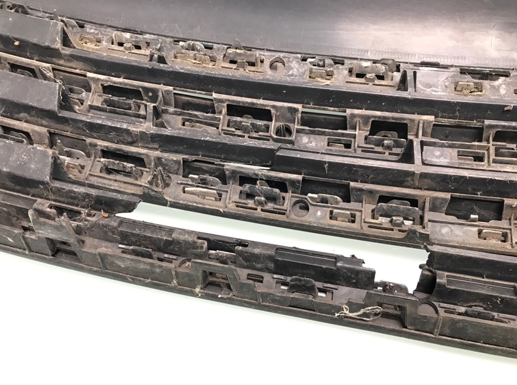 Решетка радиатора бу для Volkswagen Passat B7 1.6 TDi,  2010 г.