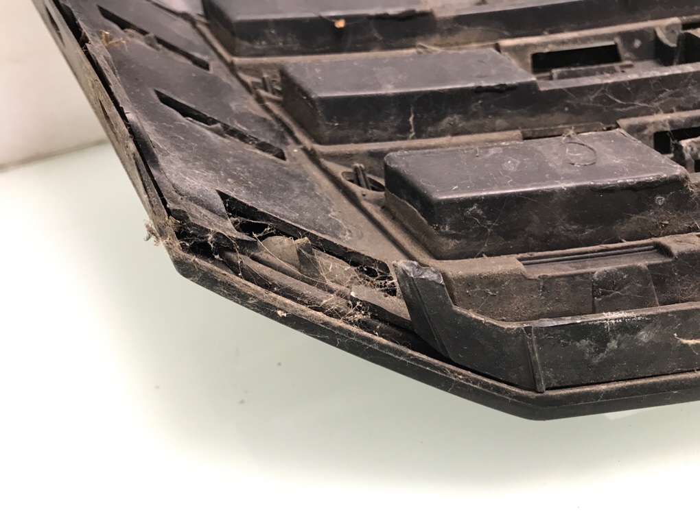 Решетка радиатора бу для Volkswagen Passat B7 1.6 TDi,  2010 г.