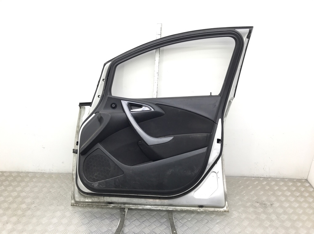 Дверь передняя правая бу для Opel Astra J 1.7 CDTi,  2014 г.