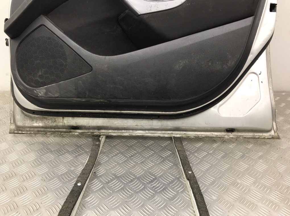 Дверь передняя правая бу для Opel Astra J 1.7 CDTi,  2014 г.