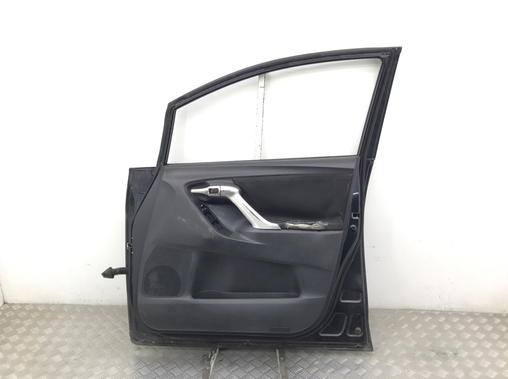 Дверь передняя правая бу для Toyota Verso  2.0 D-4D,  2012 г.
