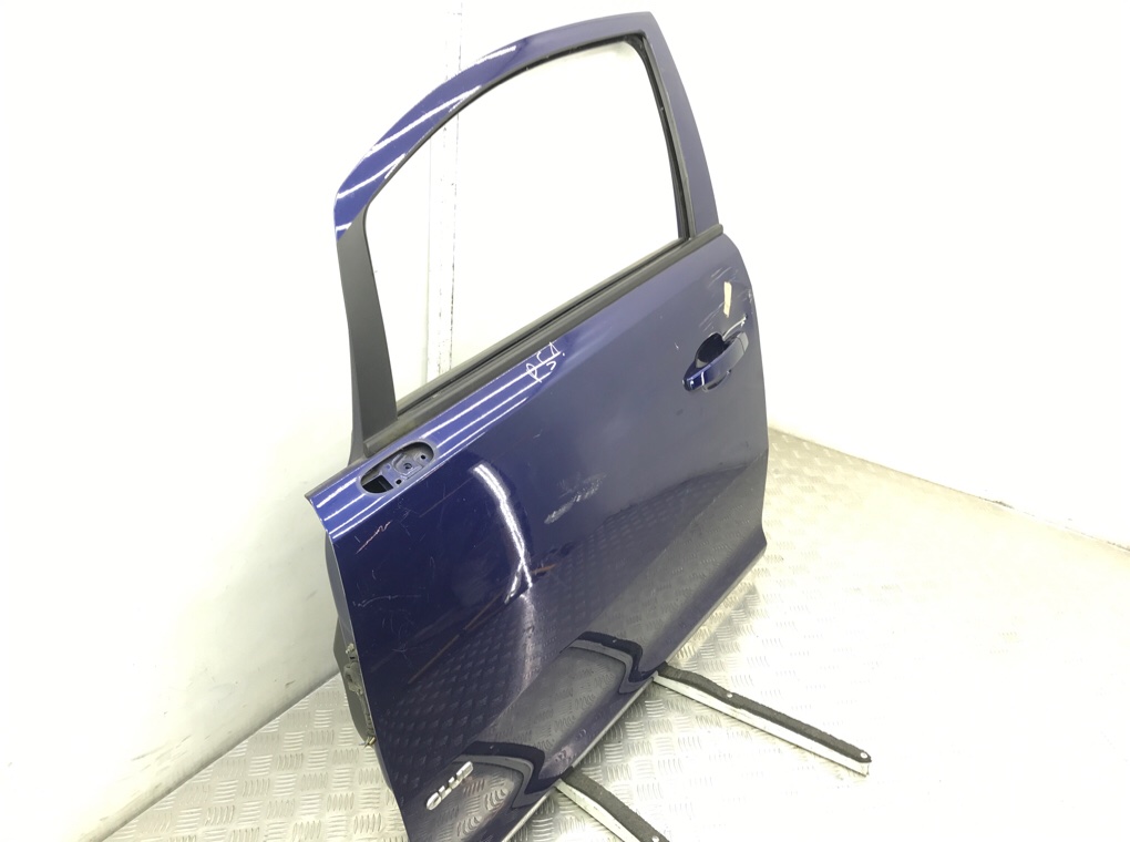 Дверь передняя левая бу для Opel Corsa D 1.4 i,  2009 г.