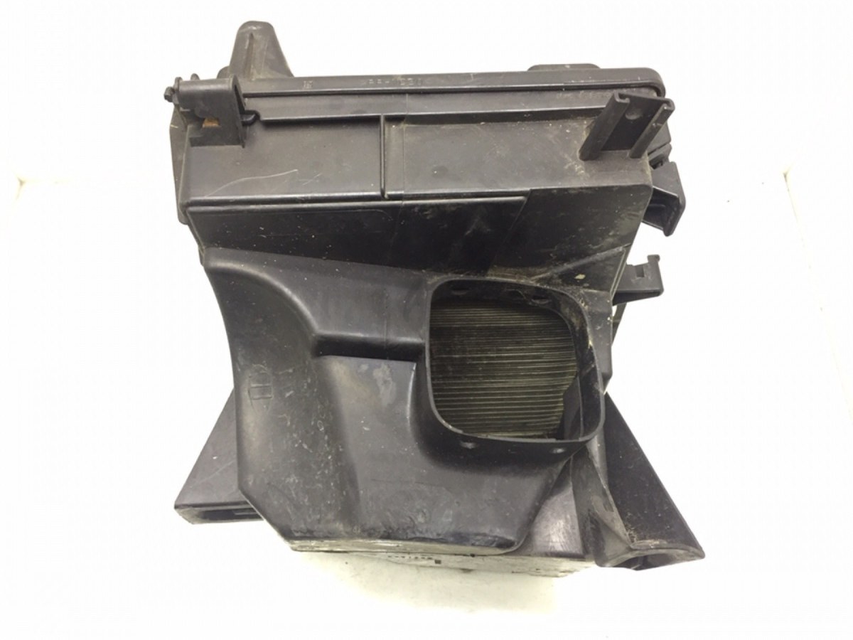 Корпус воздушного фильтра бу для Volvo S80  2.4 D5,  2004 г.