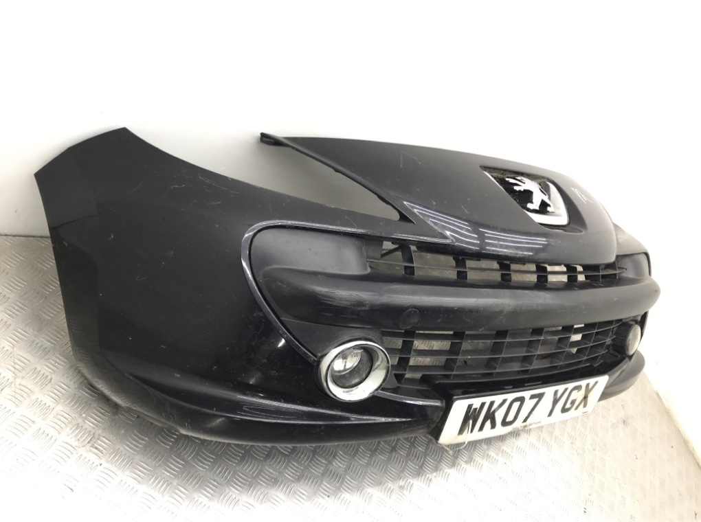 Бампер передний бу для Peugeot 207  1.6 i,  2007 г.