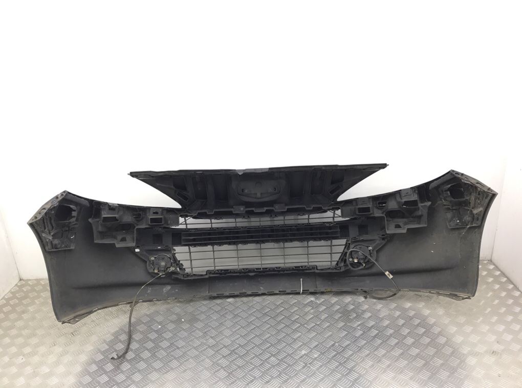 Бампер передний бу для Peugeot 207  1.6 i,  2007 г.