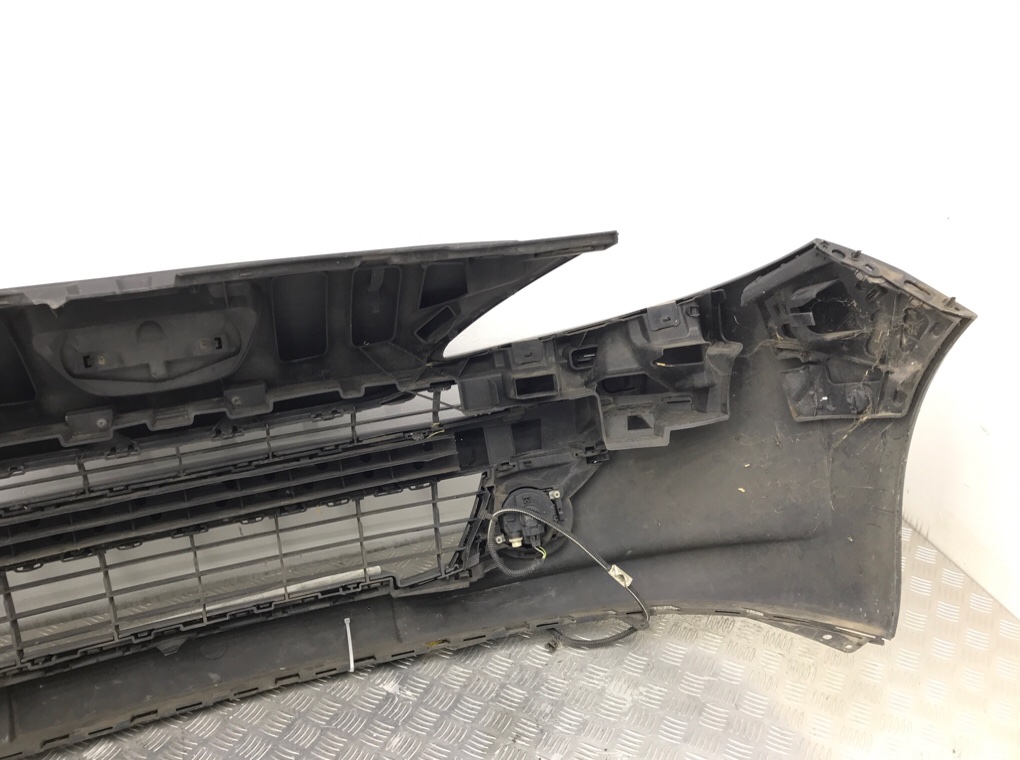 Бампер передний бу для Peugeot 207  1.6 i,  2007 г.