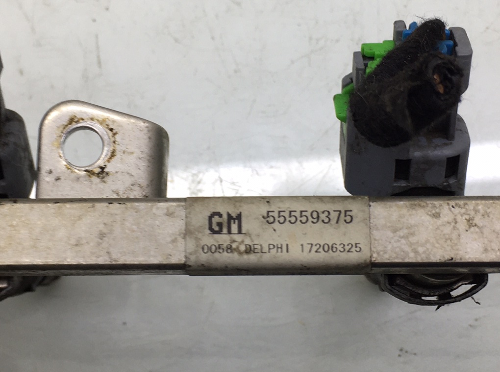 Топливная рампа бу для Opel Zafira B 1.6 i,  2010 г.