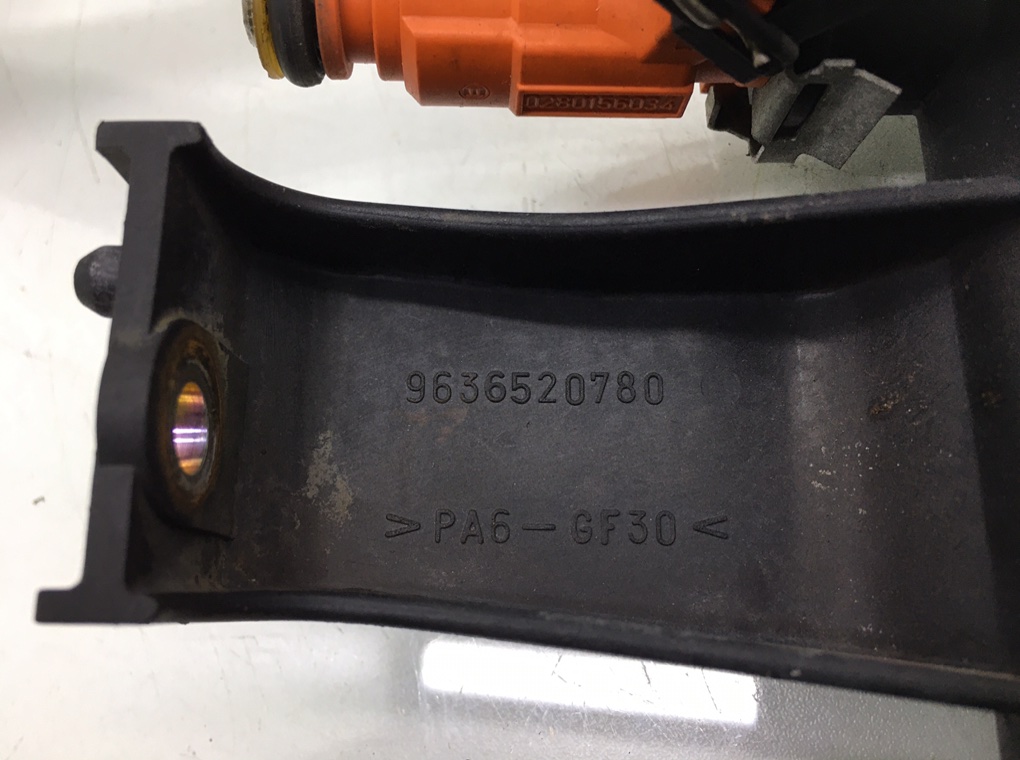 Топливная рампа бу для Peugeot 307  1.6 i,  2003 г.