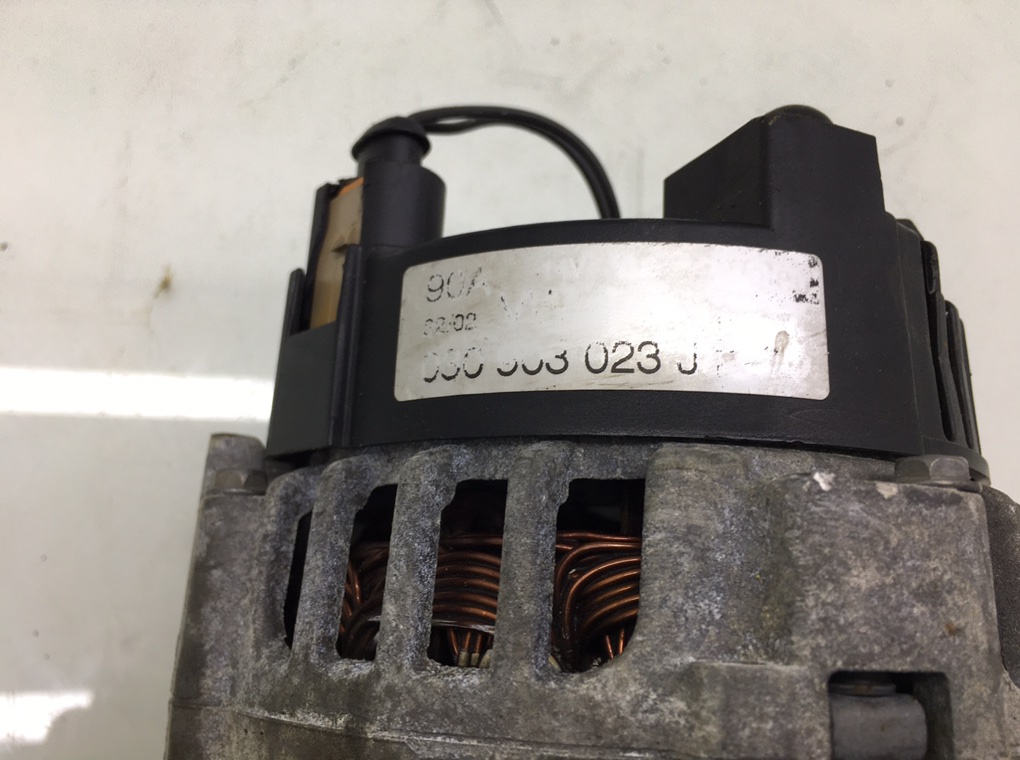 Генератор бу для Volkswagen Golf 4 1.6 i,  2002 г.