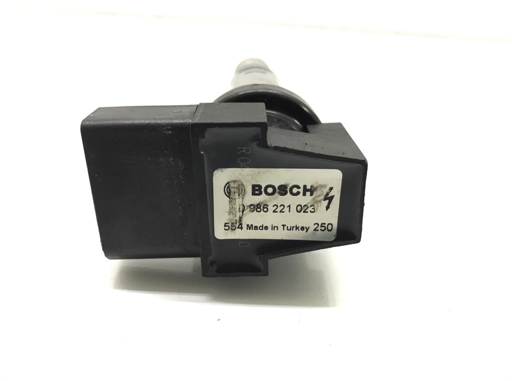 Катушка зажигания бу для Volkswagen Polo 4 1.2 i, 2006 г. Катушка зажигания бу для Volkswagen Polo 4 1.2 i, 2006 г.