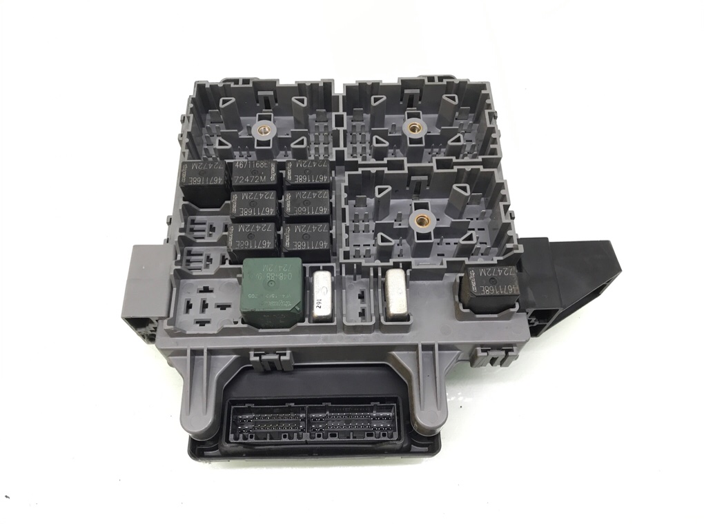 Блок предохранителей бу для Jeep Cherokee KJ 3.7 i,  2001 г.