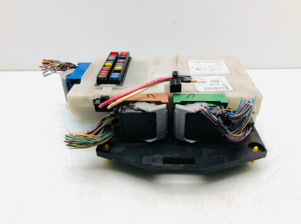 Блок предохранителей бу для Ford Mondeo 4 2.0 TDCi, 2007 г. Блок предохранителей бу для Ford Mondeo 4 2.0 TDCi, 2007 г.