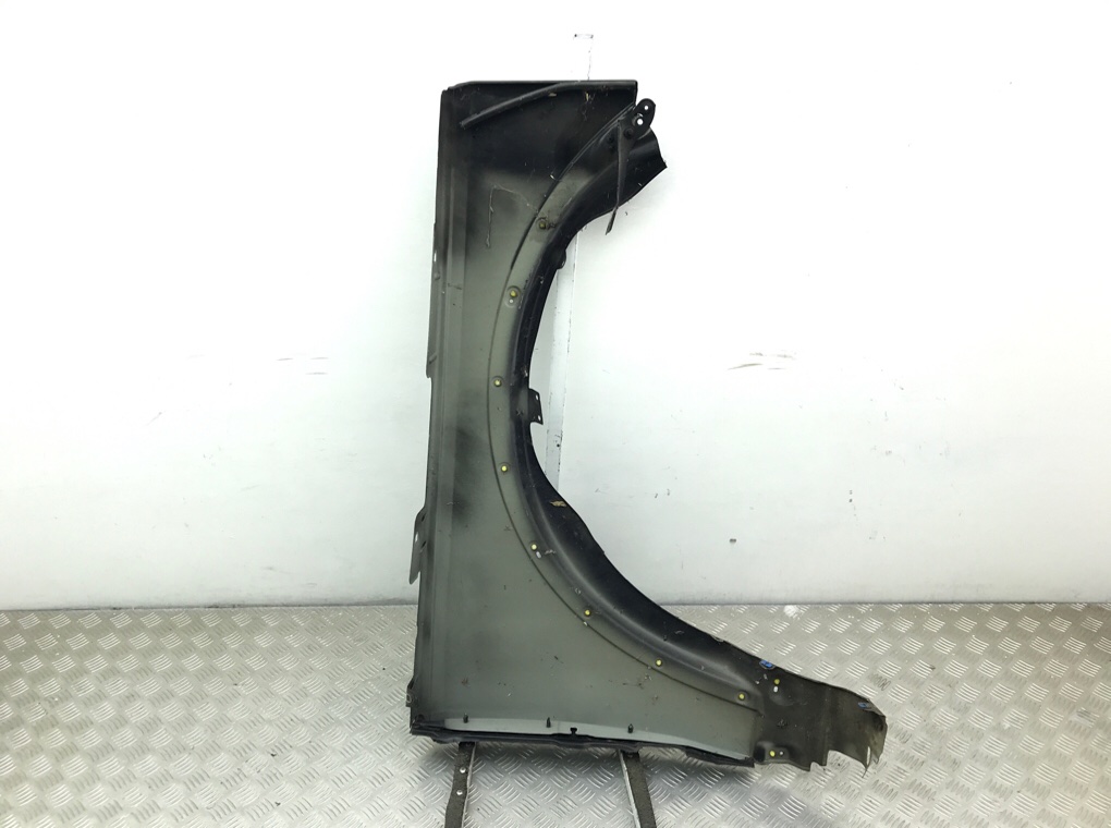 Крыло переднее левое бу для Land Rover Discovery 3 2.7 TD,  2008 г.