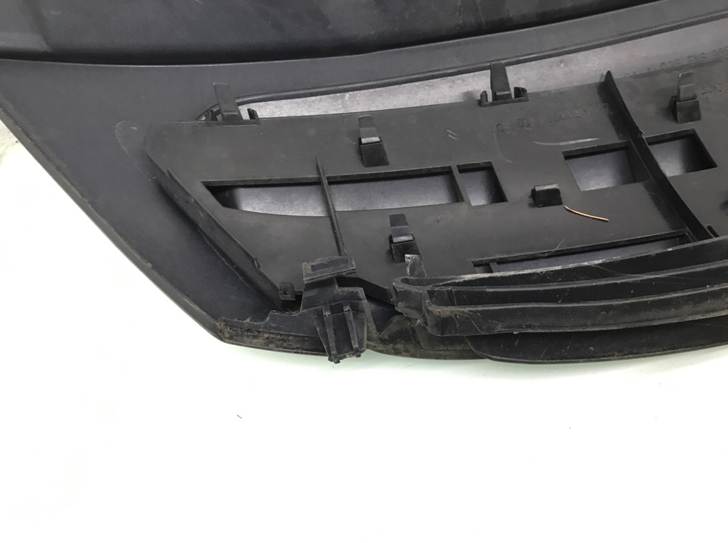 Решетка радиатора бу для Citroen C3  1.1 i,   г.