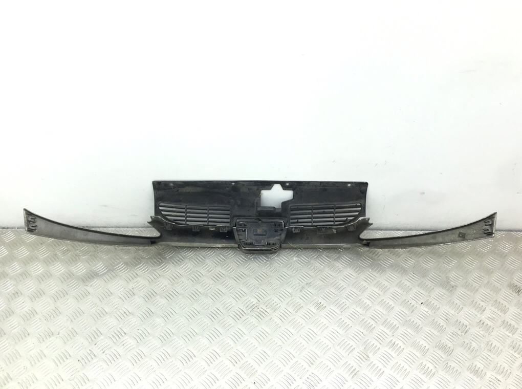 Решетка радиатора бу для Peugeot 206 1 1.4 i,  2004 г.