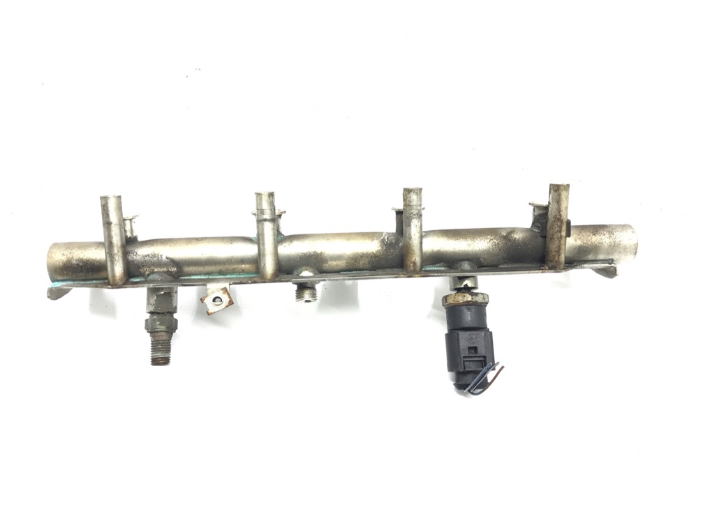 Топливная рампа бу для Volkswagen Golf 5 2.0 Ti,  2005 г.