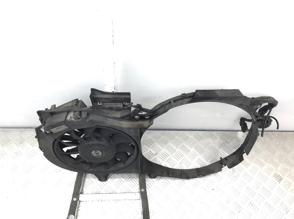 Вентилятор радиатора бу для Audi A4 B6 2.5 TDi,  2003 г.