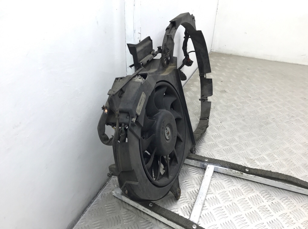 Вентилятор радиатора бу для Audi A4 B6 2.5 TDi,  2003 г.