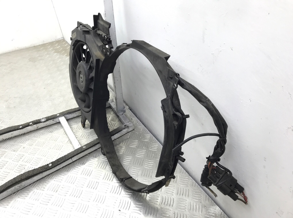 Вентилятор радиатора бу для Audi A4 B6 2.5 TDi,  2003 г.