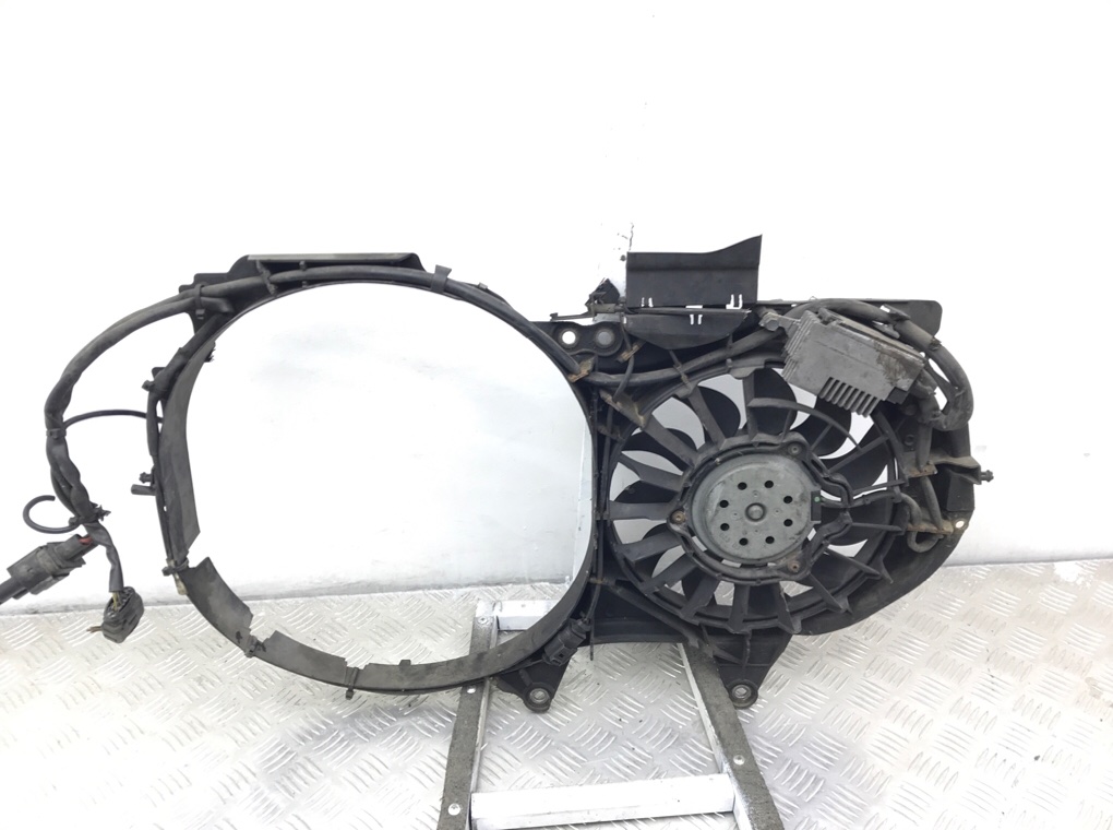 Вентилятор радиатора бу для Audi A4 B6 2.5 TDi,  2003 г.