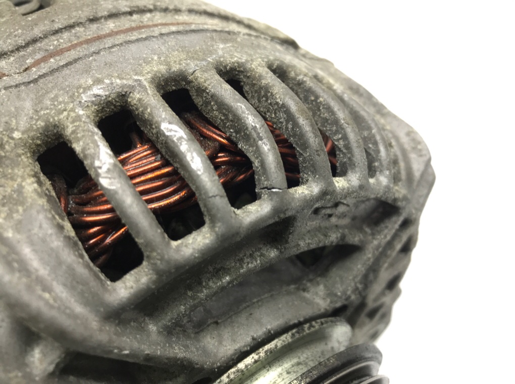 Генератор бу для Volkswagen Golf 5 1.9 TDi,  2006 г.