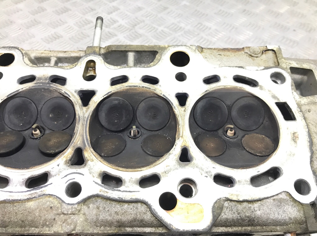 Головка блока цилиндров бу для Honda Civic 7 1.6 i, 2005 г. Головка блока цилиндров бу для Honda Civic 7 1.6 i, 2005 г.
