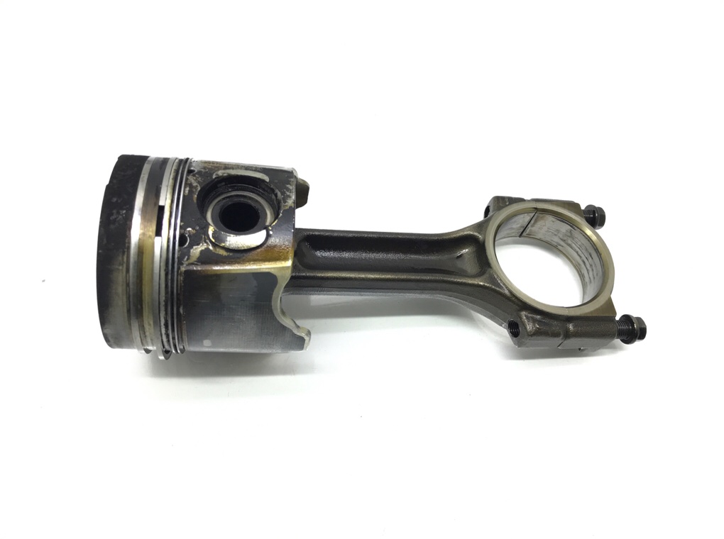 Поршень бу для Opel Vivaro 1 1.9 CDTi,  2006 г.