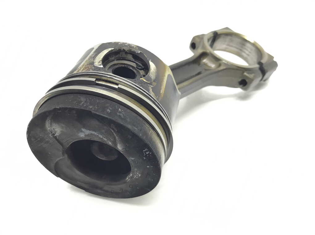 Поршень бу для Opel Vivaro 1 1.9 CDTi,  2006 г.