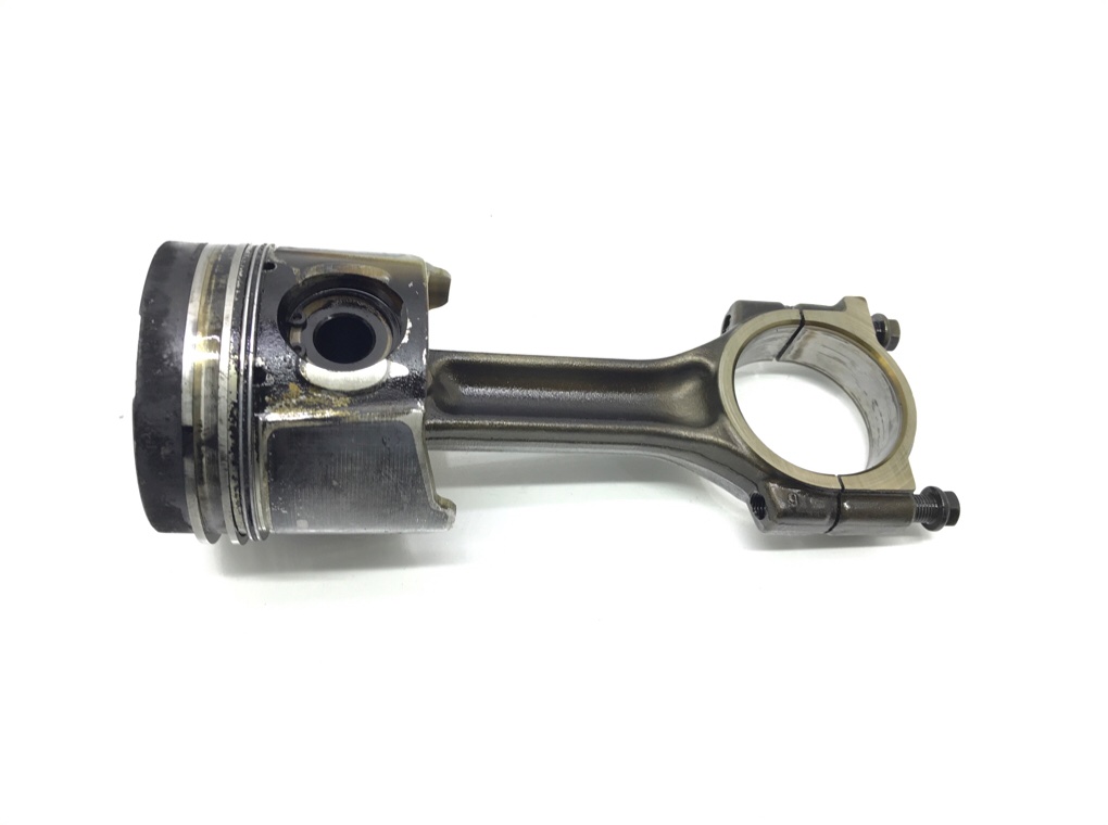 Поршень бу для Opel Vivaro 1 1.9 CDTi,  2006 г.