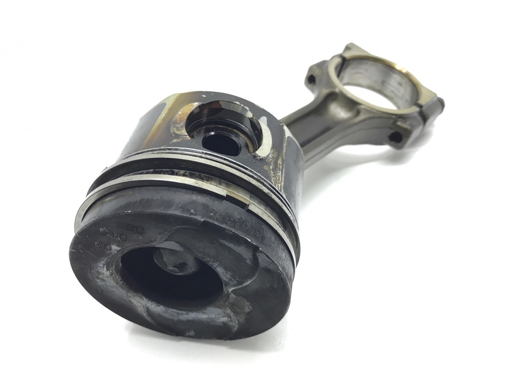 Поршень бу для Opel Vivaro 1 1.9 CDTi,  2006 г.