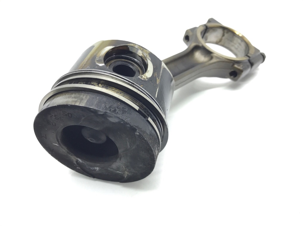 Поршень бу для Opel Vivaro 1 1.9 CDTi, 2006 г. Поршень бу для Opel Vivaro 1 1.9 CDTi, 2006 г.