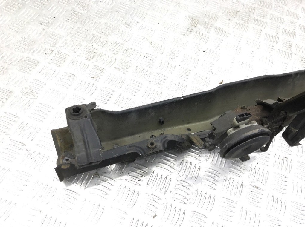 Планка под капот бу для Toyota Corolla Verso 2.2 TD, 2006 г. Планка под капот бу для Toyota Corolla Verso 2.2 TD, 2006 г.