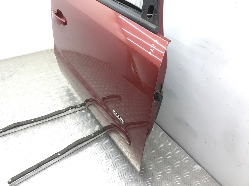 Дверь передняя правая бу для Opel Zafira B 1.6 i, 2006 г. Дверь передняя правая бу для Opel Zafira B 1.6 i, 2006 г.